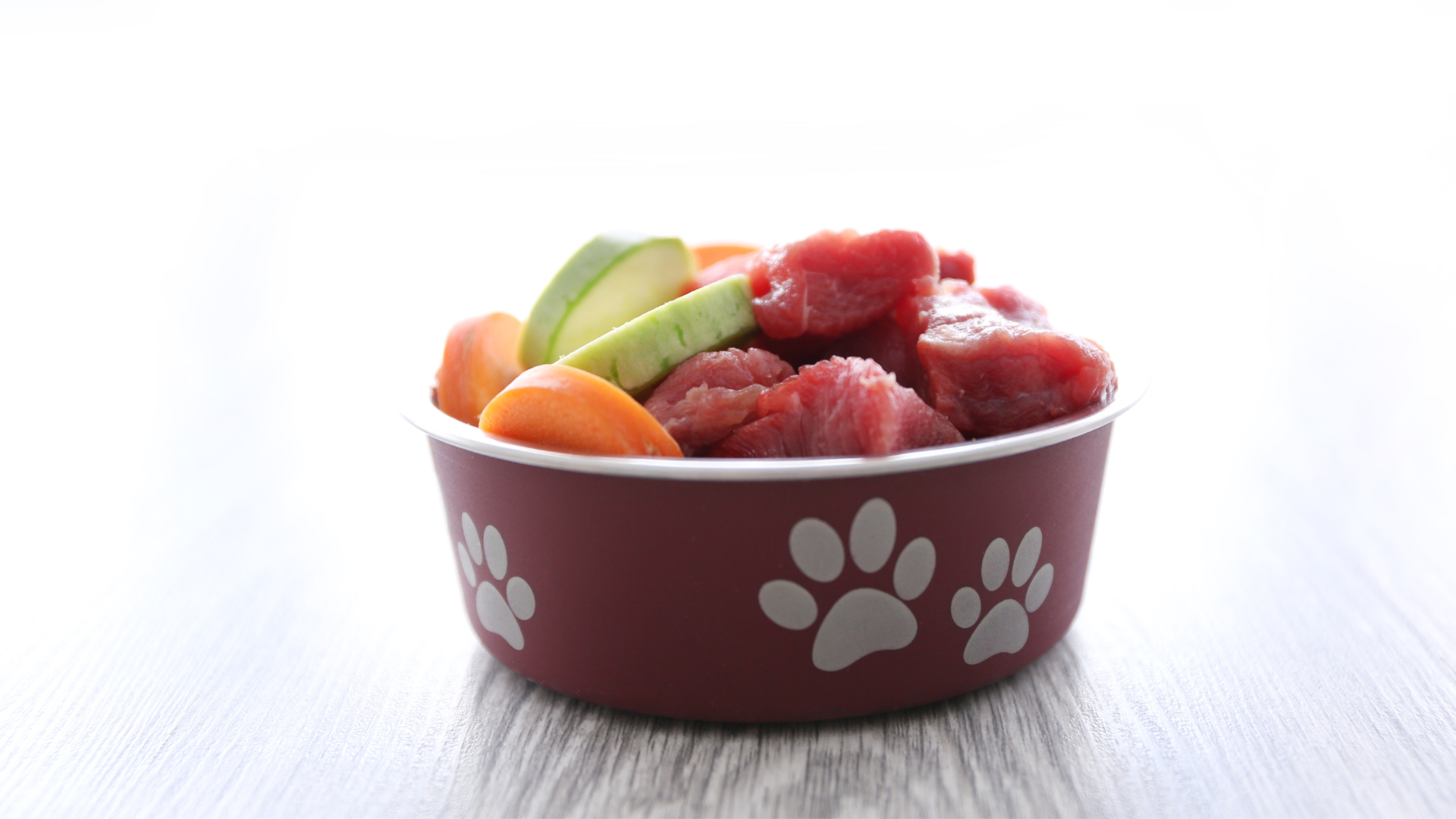 No momento, você está visualizando Alimentação natural para pets: mito ou benefício real?